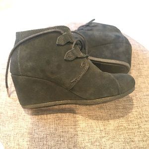 Toms shoes new, never worn. Size 6.5 women’s.